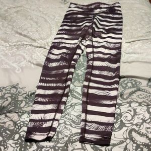 Lululemon blk and white print